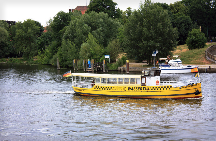 water taxi in Potsdam / Wassertaxi in Potsdam / Водное такси Потсдама
